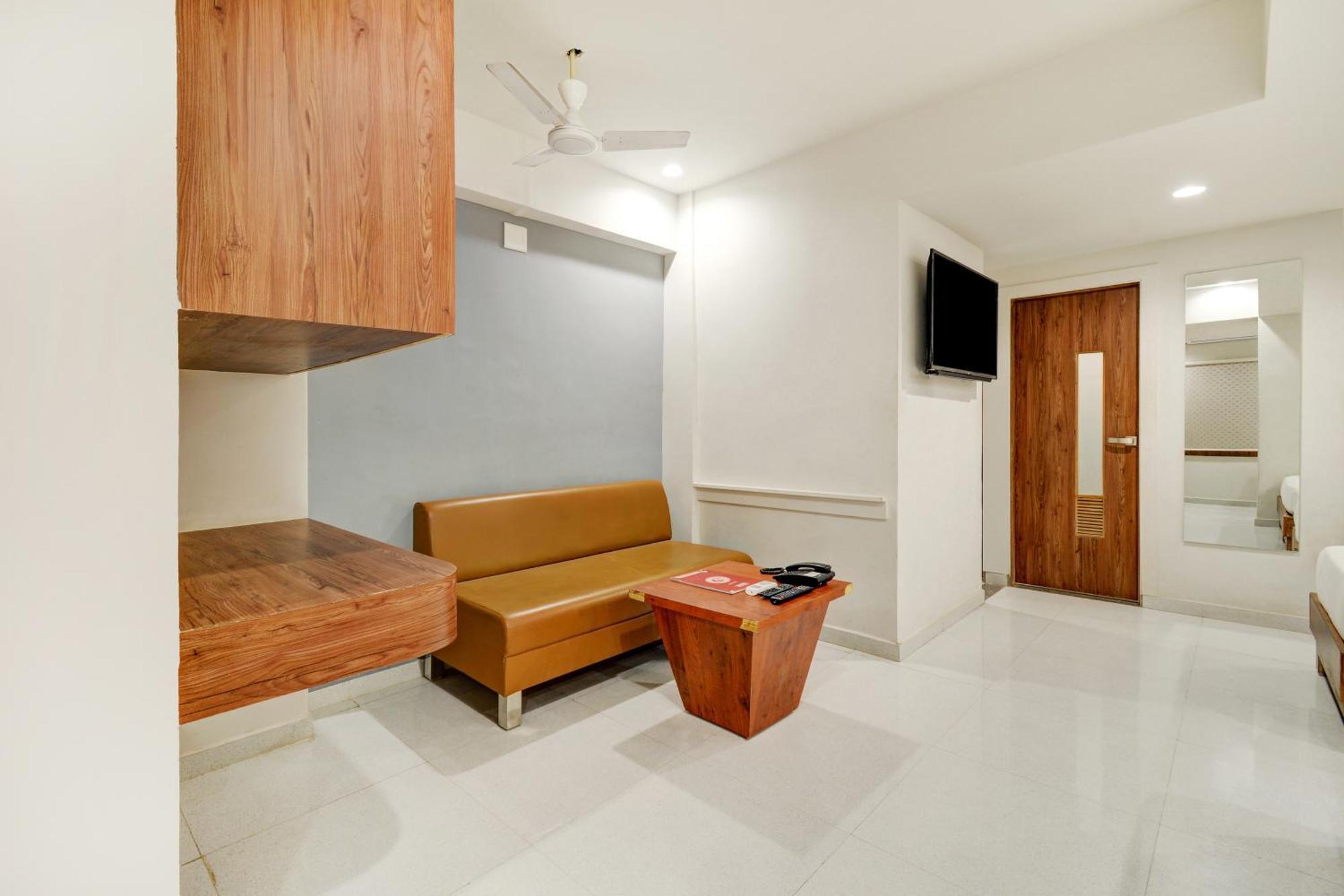 Hotel Desert Inn Tharad Exterior photo